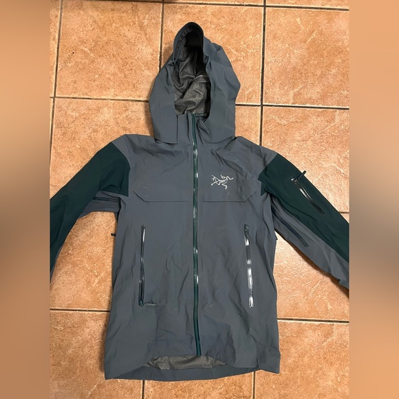 Green Macai Shell Jacket - Picture 1 of 3